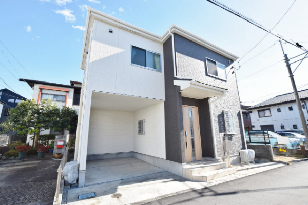 明治地所_広いリビングがある物件の販売事例