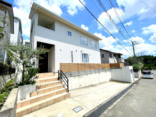 明治地所_広いリビングがある物件の販売事例